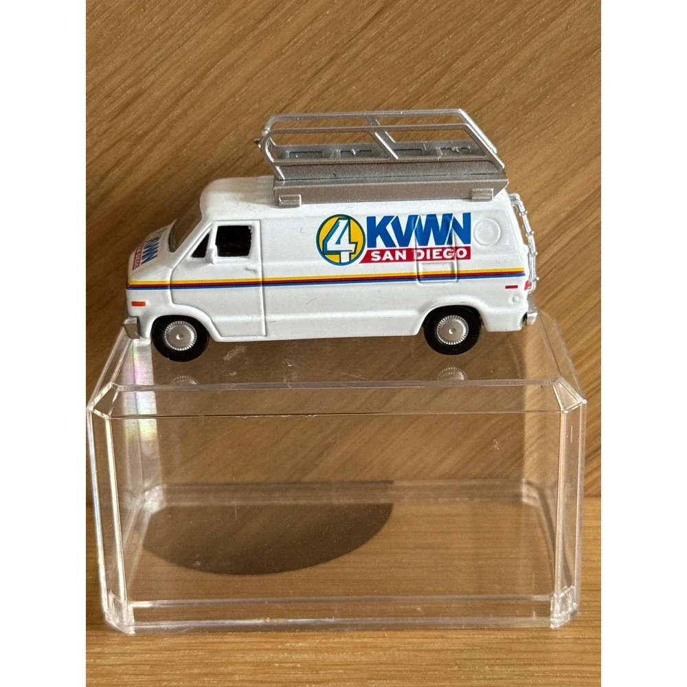 Anchorman KVWN San Diego Channel 4 News Van White Diecast Model Car Movie Prop